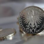 Moneta rara con il gufo, evidenziata per il suo valore e caratteristiche distintive.