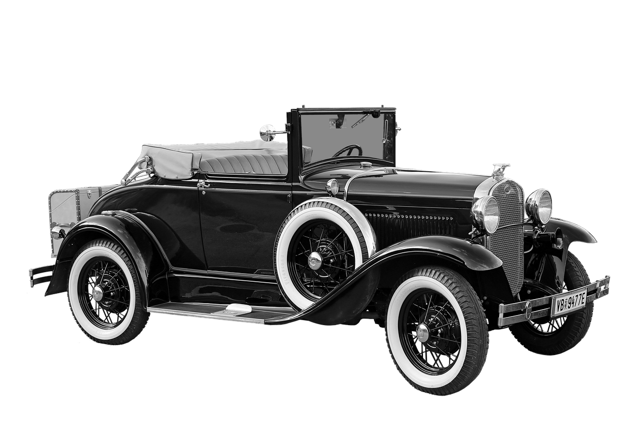 Auto d'epoca in mostra, evidenziando design classico e valore collezionistico.